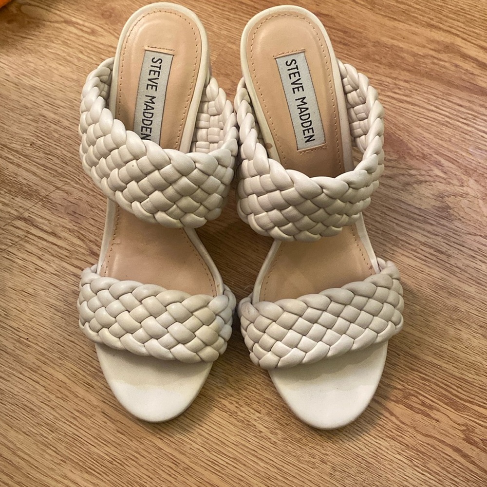 STEVE MADDEN white ~ crème colored woven style heel